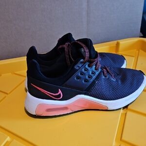 Nike Women's Black and Coral Sneakers